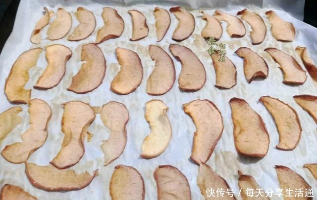 简单|爱吃零食的有口福了,5个苹果,切一切简单一做,比薯片营养好吃