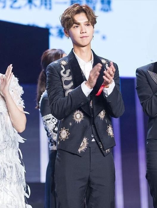  收入|《跑男》成员副业：陈赫成功，郑恺收入过亿，他街边摆地摊