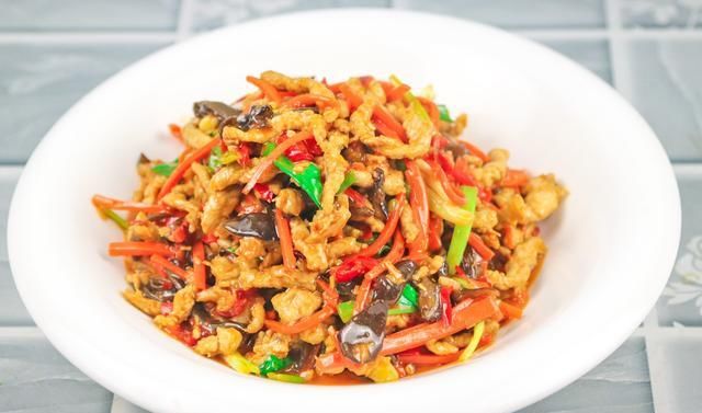  鱼香肉丝|从业20年大厨透露鱼香肉丝正宗做法，鱼香味十足，堪称下饭神器