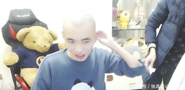 王者|王者荣耀再出“导演”?小潮力压韩涵登顶第一,网友质疑买的吧!