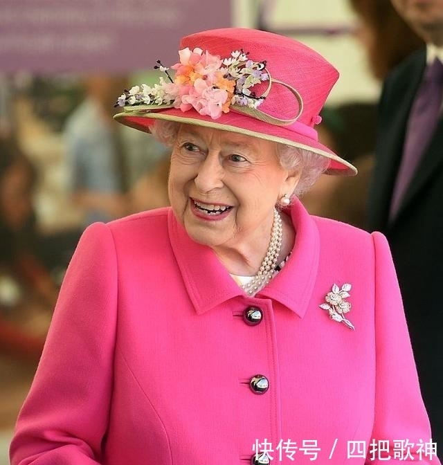 搭配|英女王的珠宝有些不吉利?原材料取自坟墓,由2000颗钻石珍珠组成