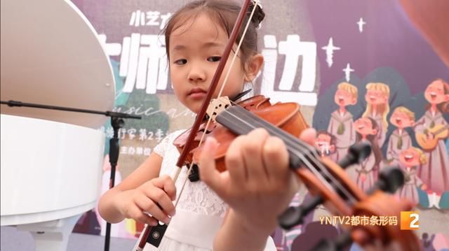  舞台|这个大舞台不得了！他们弹琴、朗诵，还能和大师们做这些事