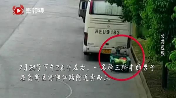  城管队员|大哥！你的西瓜好甜呐！