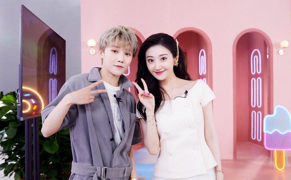  舞蹈|明星跳《无价之姐》：蔡徐坤凌乱王一博省电，他一股烤串味儿