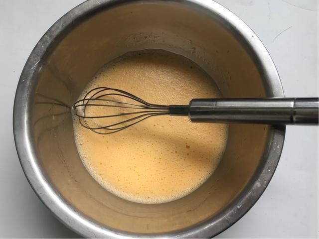 戚风蛋糕|1碗面粉3个鸡蛋,教你用电饭煲做出蓬松大蛋糕,入口即化天天想吃