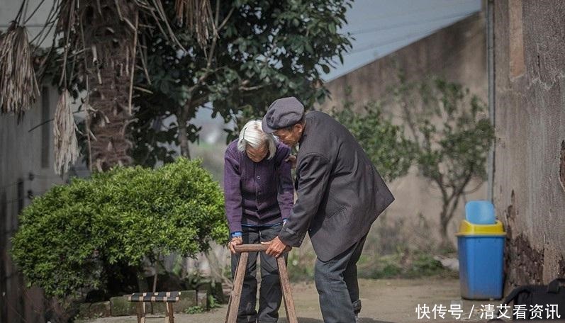 破罐破摔|实拍农村的那些“老光棍”, 常常一身臭毛病, 破罐破摔