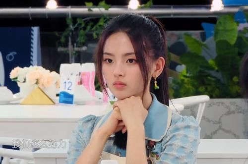 关掉|《中餐厅》滤镜有多可怕?当节目组关掉滤镜,杨超越肤色被打回原形