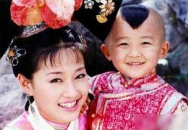 紫薇|“紫薇儿子”贾云哲：已经23岁，靠激素身高1米6，童颜依旧