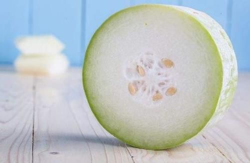  鲜美|8月冬瓜正当季，和鱼头搭配，营养美味汤汁鲜美，孩子们也超喜欢