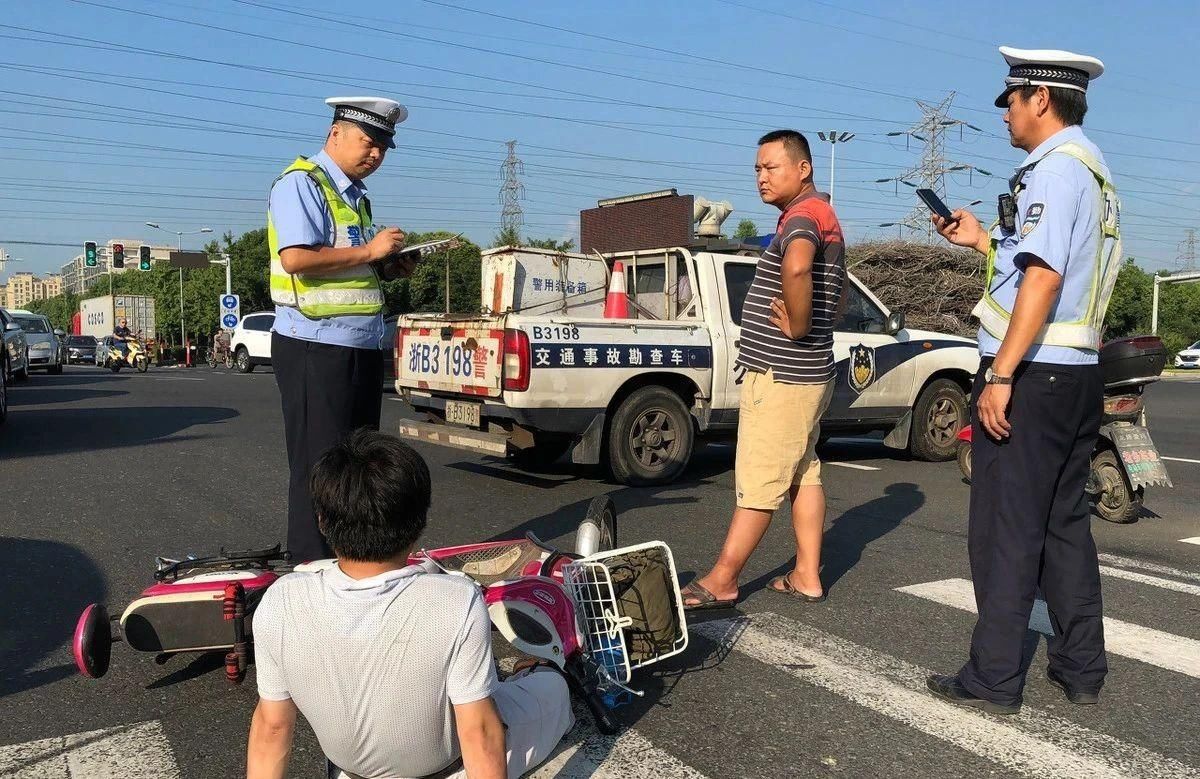  朋友|朋友借我车撞了一老人，现在却要让我出一半赔偿金，合理吗？