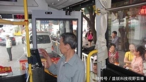 头破血流|小女孩好心给老人让座，却被老人一家打得头破血流