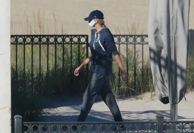  路线|伊万卡开始走亲民路线，大女儿成黑胖妞，穿裙子暴露小短腿