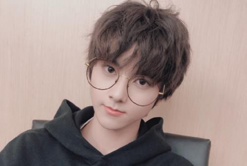 选秀|选手下场曝节目内幕,工作人员给“皇族”打投,选秀黑幕还少吗?