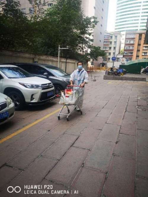 不容|来之不易 不容忘记