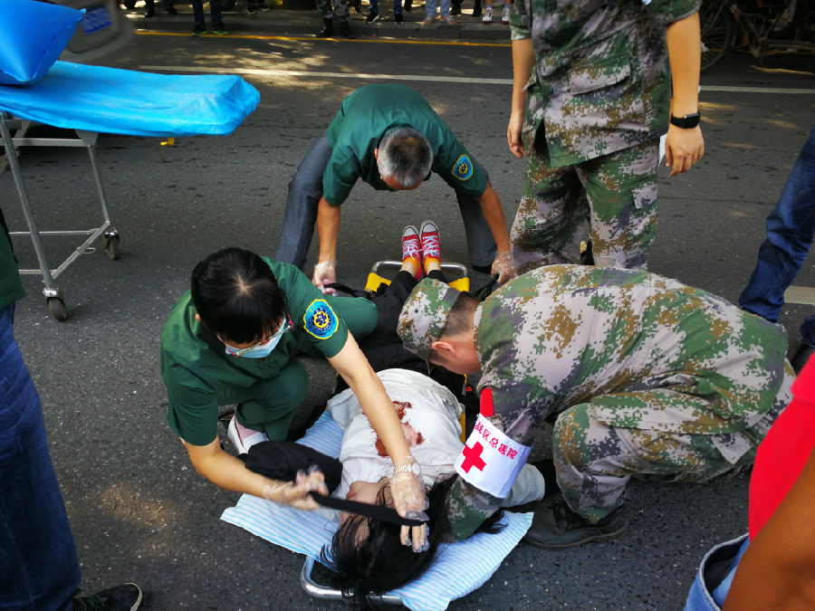  致谢|感恩丨一位因车祸受伤女孩致谢这个医院医疗防疫救援队