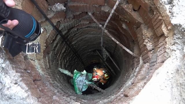  小朋友|4岁小男孩掉5米深下水道井 消防员井下上演“大营救”