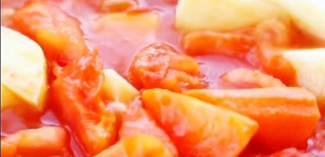 土豆|开胃又下饭的番茄土豆炖牛腩：汤汁浓郁美味、牛腩软烂鲜香入味！