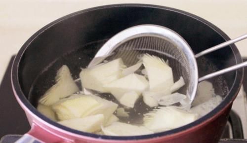 入少量|吃剩的油条别再扔了,配上它们当菜吃,鲜嫩焦香又多汁,家人喜欢!