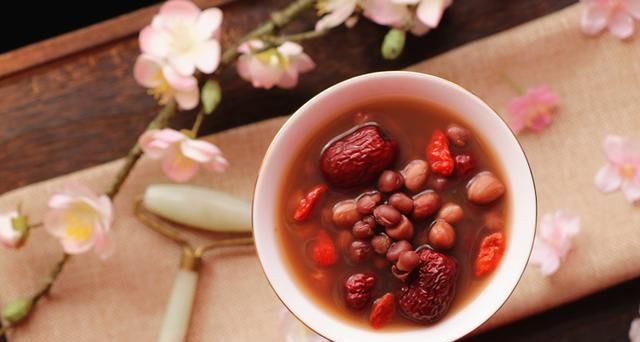 百病|气血不足百病生!80岁奶奶:5种食材煮一煮,气血双补,一碗5块