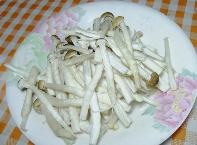 窍门|适合夏天喝的汤,豆腐三菌汤,三个窍门,鲜香嫩滑,好吃开胃下饭