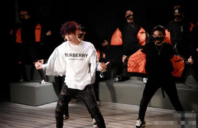  易易紫|李汶翰前女友发呕吐表情，前前女友点歌《算什么男人》，被锤得很彻底