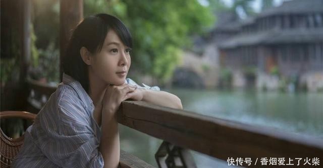 亲密|刘若英大方晒儿子照片,五岁儿子身高遗传爸爸,与羊群亲密接触