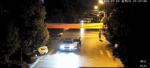 更让人|几十米的路,前后三人轮换开宝马,后果惨不忍睹!原因更让人无语…