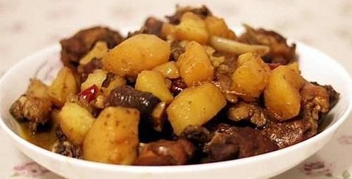 牛肉|香气四溢的家常下饭菜，入口让你食欲大增，好吃得停不下来！