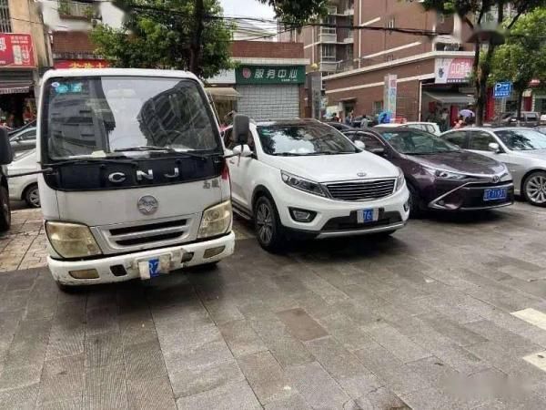 嫌疑人|觉得城里人都瞧不起他，于是就…警方挨家挨户搜捕