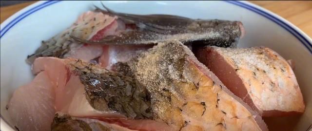 懒人|入秋后要多吃鱼,教你懒人做法,用料简单味道足,出锅连汁都不剩