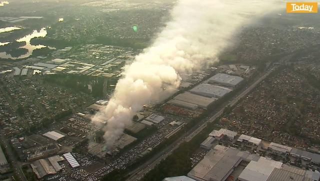  火势|悉尼西一工厂着火 火势凶猛致交通延误