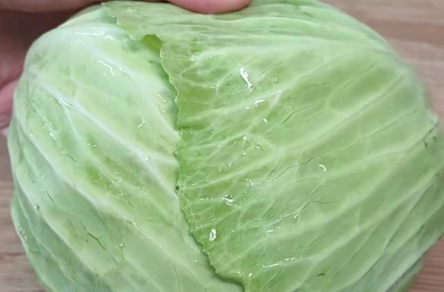 包菜|酸辣款包菜炒粉丝的好吃做法,脆嫩鲜香,弹软美味,家人特爱吃