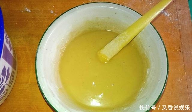  发硬|大姑烙的发面饼，松软有层次，放两天也不发硬，仅多做了一步！