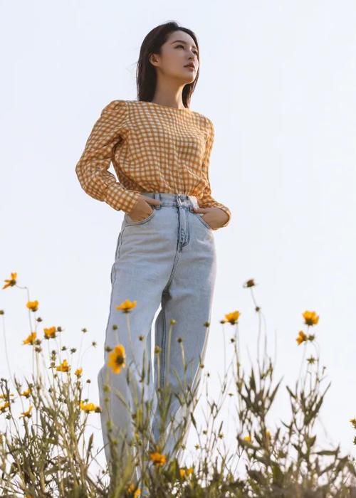  看起来|李沁的写真照彻底火了！“未修图”的脸被网友疯传，肤色过于真实了