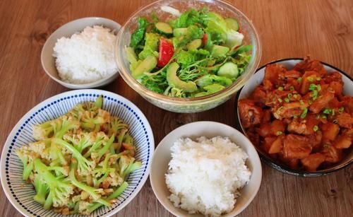  菜花|晒晒我家午餐，两个人3道菜，好吃又下饭，老公说再也不想吃食堂