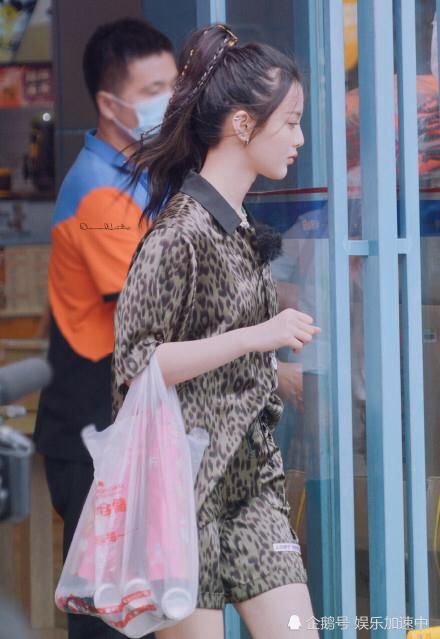  值不值得|《中餐厅4》周五晚开播值不值得蹲守？看看网友怎么说！