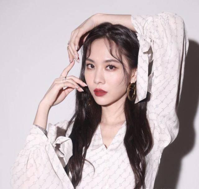  正统|为什么正统女团出身的孟佳和王霏霏在《乘风破浪的姐姐》里并没有很出彩？