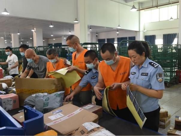  万州|万州人注意！你的快递包裹被贴上了这个东西……