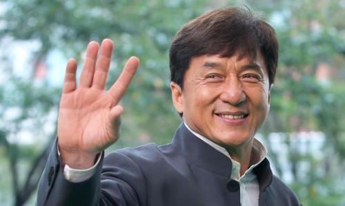为此|成龙回忆往事暗自落泪：为此她至今未婚，如能娶她，我愿少活10年