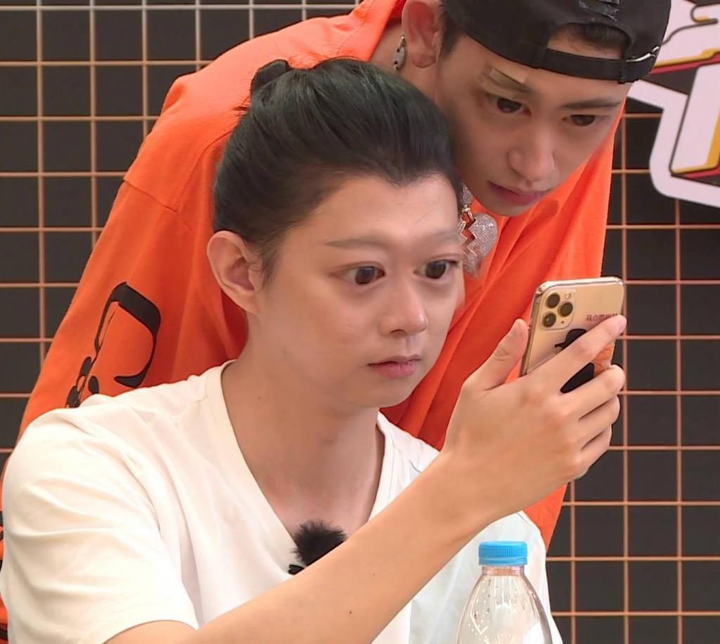  驾到|凑热闹的小鬼看3D图片看了个寂寞 《新手驾到》新鲜花絮掉落