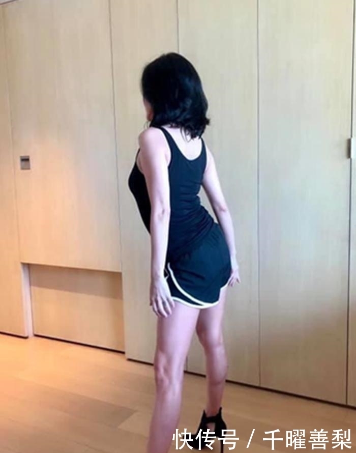 显身材|小S在家真放得开,穿紧身背心配短裤秀魔鬼身材,158身高太真实