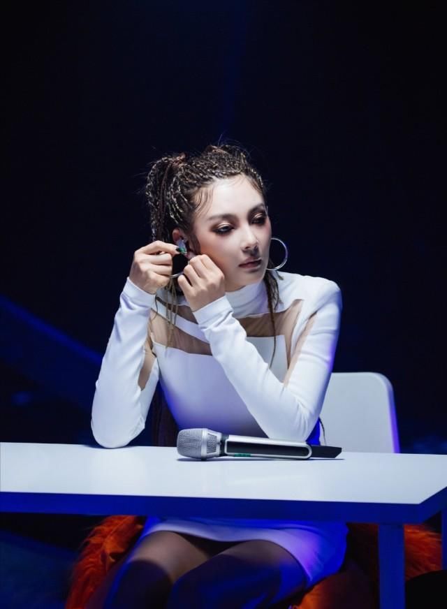  李斯丹妮|乘姐第二次公演海报出炉：张雨绮脏辫造型太酷，24女星谁最美？