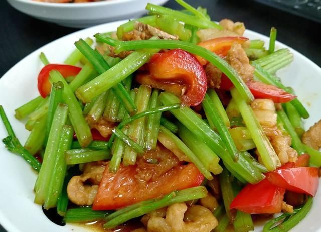  不腥|不管炒什么肉，别再加淀粉！大厨教你3招，肉质嫩滑入味，还不腥