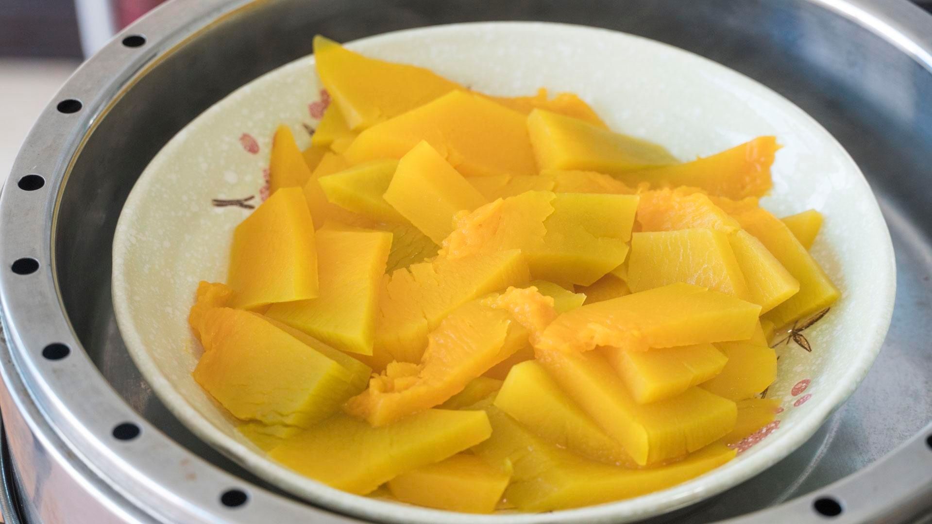 发酵|南瓜馒头这样做,不加1滴水,也不用二次发酵,比面包好吃还香甜