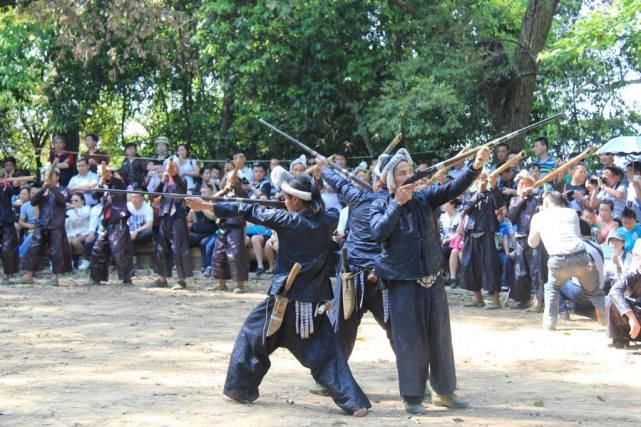 人手|唯一不禁枪的地方,老人小孩人手一支从不离身,政府从不干涉