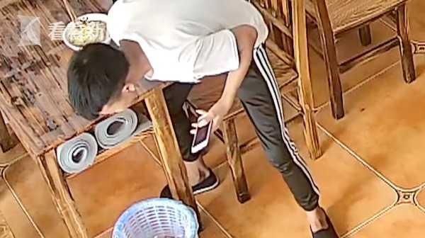  付女士|嗦粉吃到苍蝇？索赔不成他撒腿就跑 一查监控……