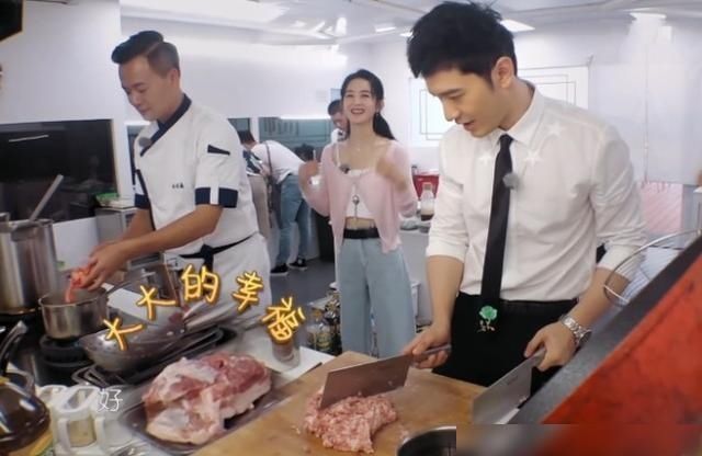 产后恢复|赵丽颖穿露脐装剁肉,可全网注意力都在她肚子上,是我眼花了
