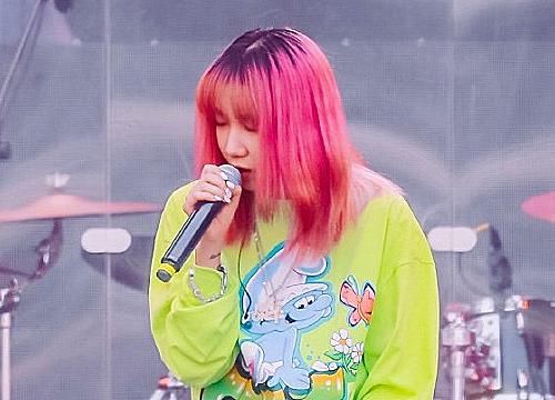  青春有你|THE9尖叫夜舞台还没开始，乃万的演唱会来袭，时间卡得很好