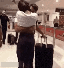 才能|搞笑GIF：哥们，你这样锻炼的方式不对啊，是谁教你的要吃饱才能锻炼减肥的啊