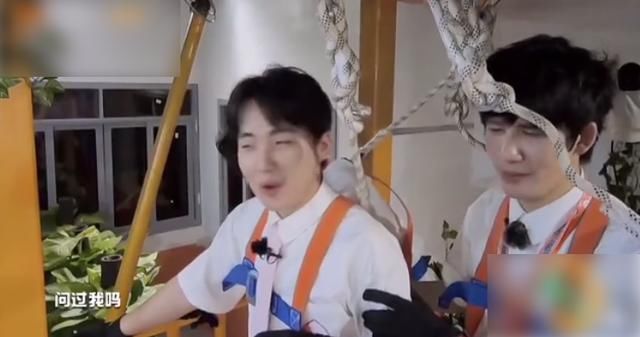  姐弟|《密逃》郭麒麟杨幂姐弟，公开比起腿长，镜头直拍时给观众整乐了